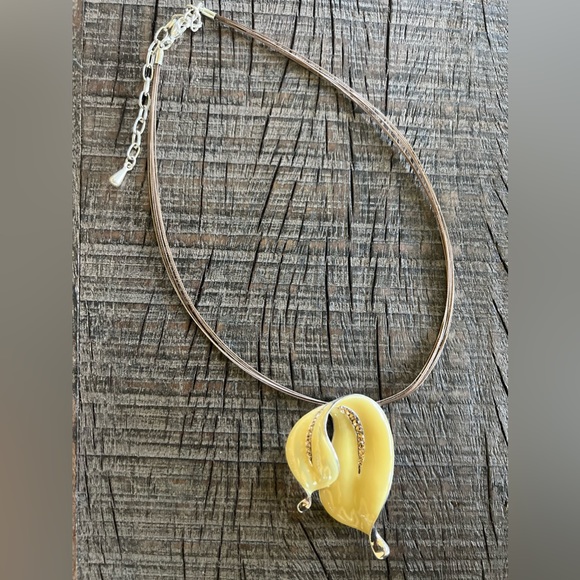 Necklace Petal Pendant - Picture 1 of 1